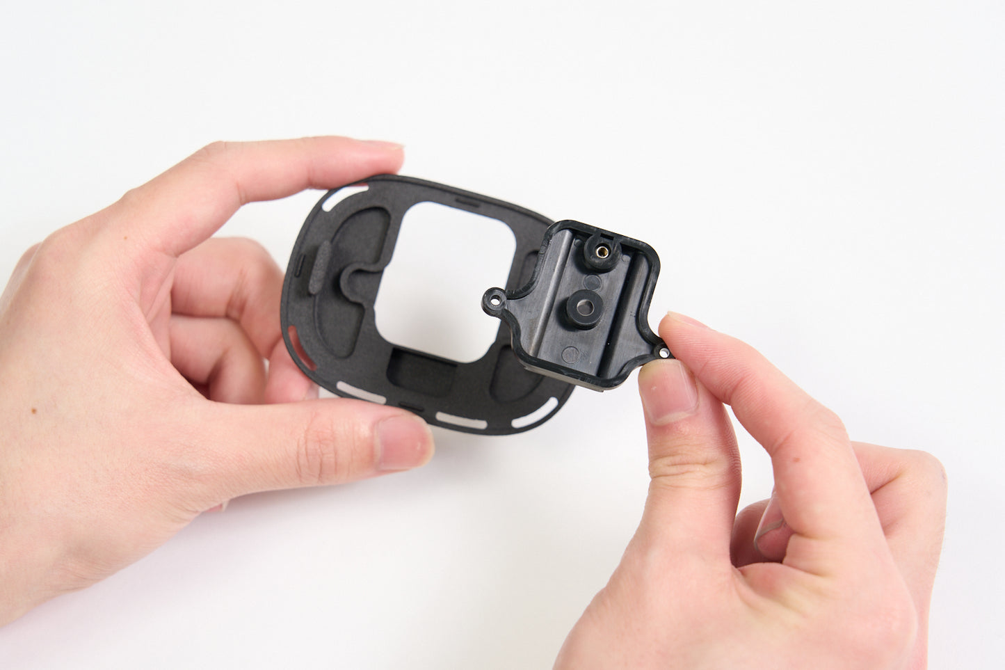Universal mounting adapter for Ultimate Tracker for CG2/CG3